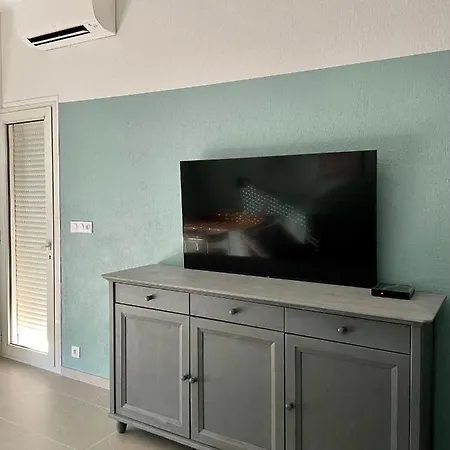 Апартаменты Air-conditioned With Garage Near The Sea