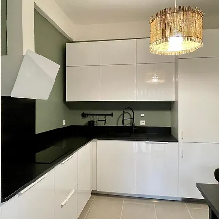 Апартаменты Air-conditioned With Garage Near The Sea *